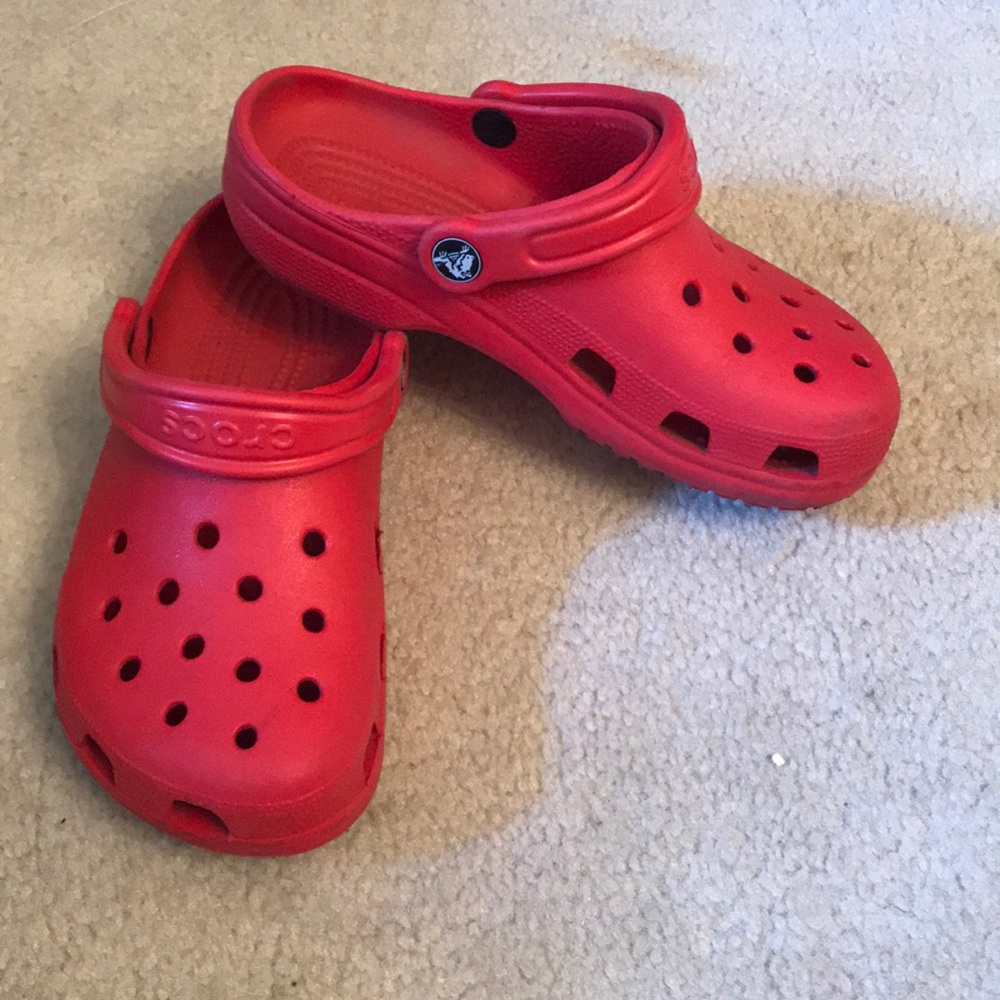 red crocs